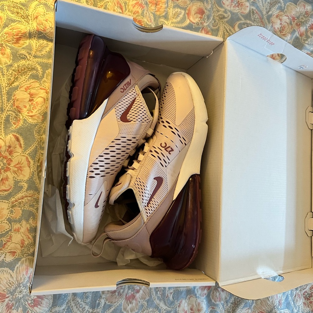 Nike Air Max 270 in Cream and Burgundy